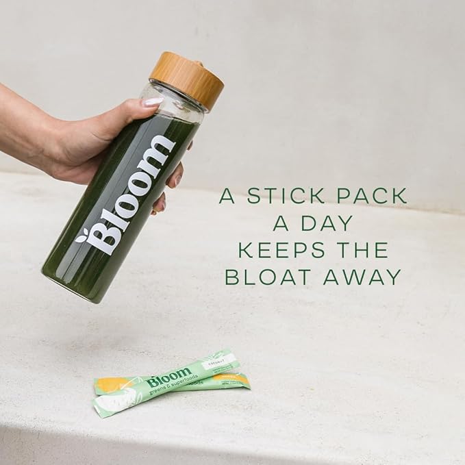 Bloom Nutrition Superfood Greens Powder Stick Packs, Digestive Enzymes with Probiotics and Prebiotics, Gut Health, Bloating Relief for Women, Chlorella, Green Juice Mix, 15 SVG, Berry